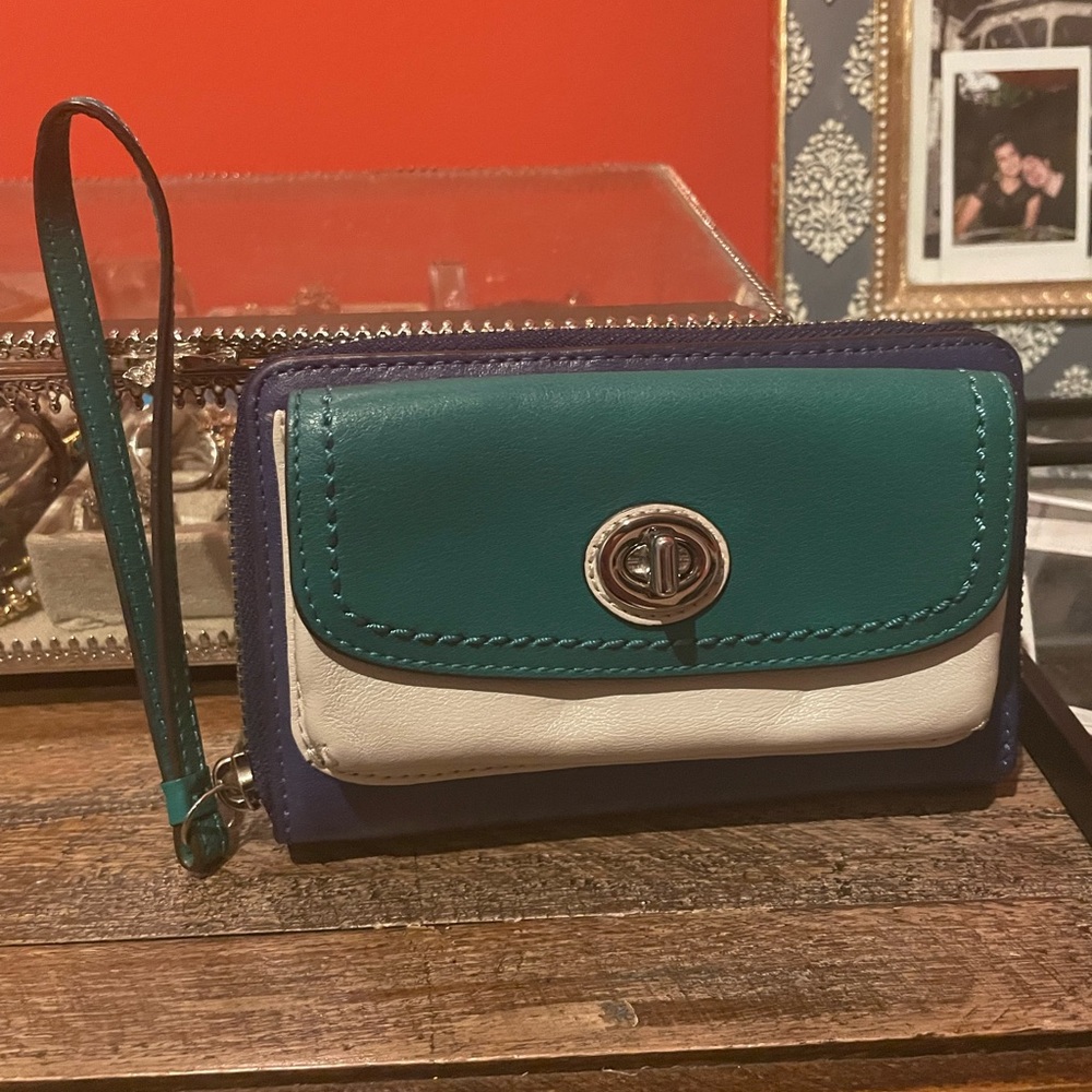 NEW WITH TAG Leather Coach Wristlet
